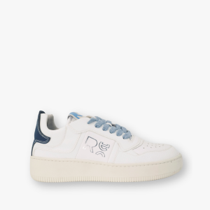 Sneaker Bianca e Blu donna RE Shoes con finitura metallizzata, logo inciso e suola bianca in gomma riciclata. Nuova collezione sostenibile Made in Italy.
